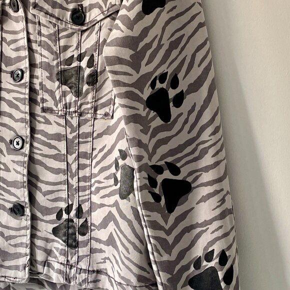 "Wild Thing" - Gray & Black Hand-Painted Cotton Jacket - Picture 5 of 9